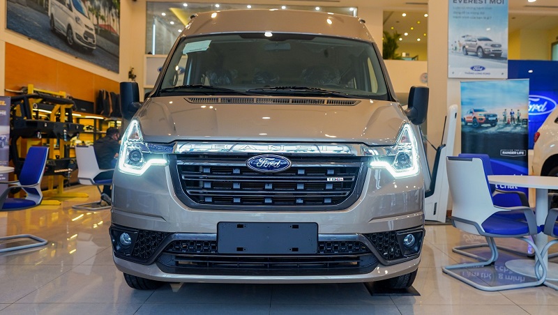 ford-transit-2022-2023-moi-tai-ford-thang-long-lang-ha-1