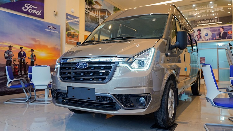 ford-transit-2022-2023-moi-tai-ford-thang-long-lang-ha-2 (1)