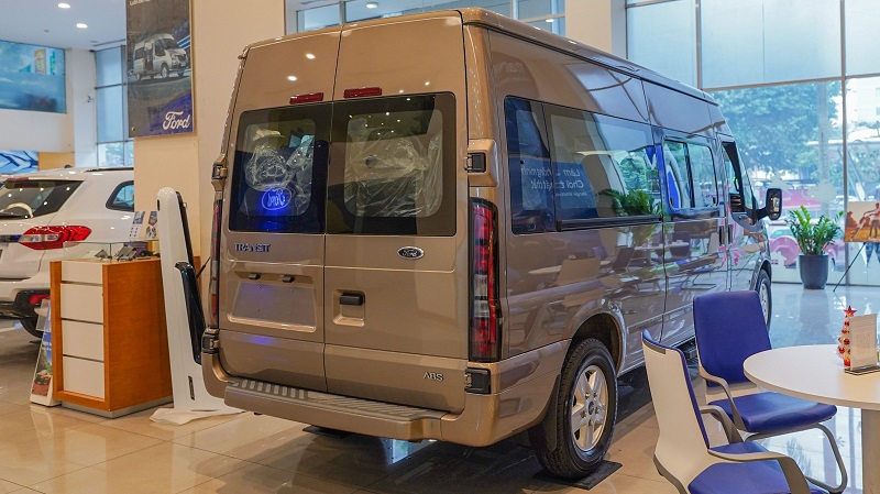 ford-transit-2022-2023-moi-tai-ford-thang-long-lang-ha-3 (1)