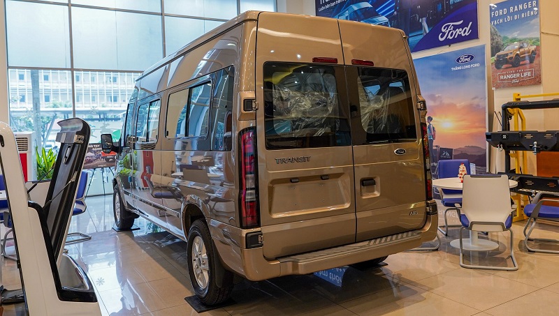 ford-transit-2022-2023-moi-tai-ford-thang-long-lang-ha-4