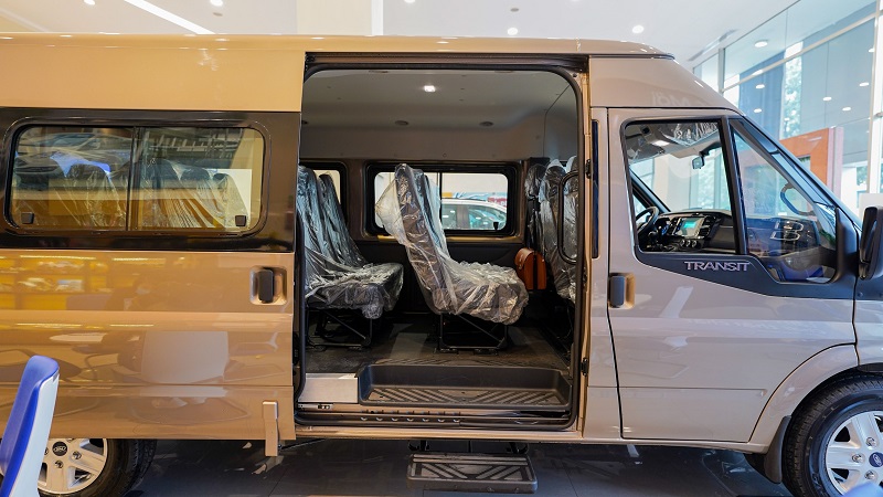 ford-transit-2022-2023-moi-tai-ford-thang-long-lang-ha-7